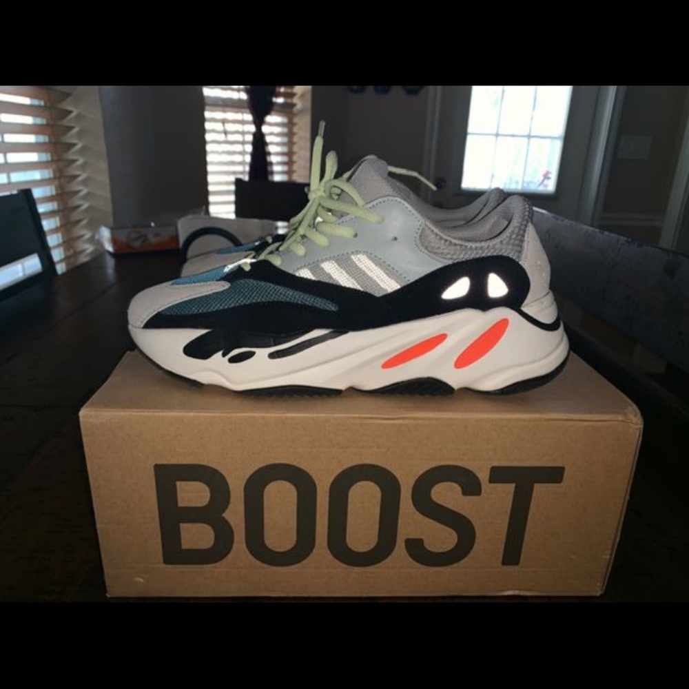 Yeezy boost 700
